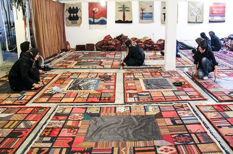 کارگاه تولید قالی از دست بافت‌های کهنه و قدیمی 