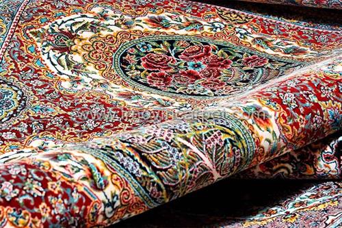 گره بر تاروپود فرش می‌زنند تا گره از مشکلات زندگی بگشایند