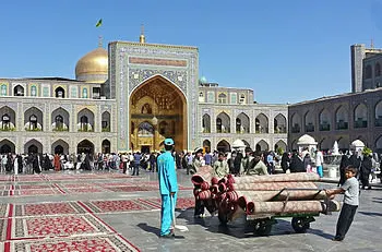 سالانه 75 هزار مترمربع فرش در حرم مطهر رضوی نونما می‌شود