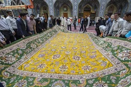 اهدای فرش دستباف نفیس به حرم حضرت عباس (ع)