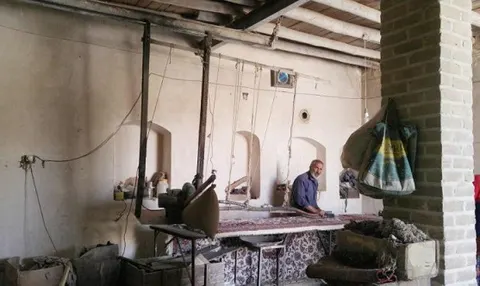 فرش سلطان آباد، ساروق و جیریا،اعتباری در صنعت فرش و استان مرکزی را می توان به واسطه این صنعت، یکی از قطب های مهم فرش کشور محسوب کرد