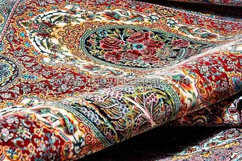 گره بر تاروپود فرش می‌زنند تا گره از مشکلات زندگی بگشایند