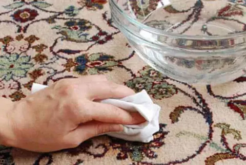 نحوه پاک کردن زنگ زدگی از روی فرش
