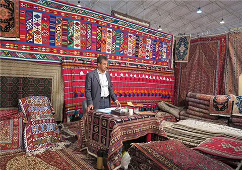 تولید بیش از ۷۰۰ مترمربع قالی دستباف در مهاباد