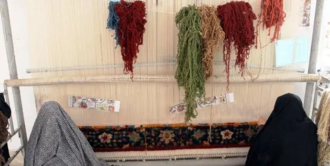 بافندگان فرش دستباف برای بیمه شدن به سازمان صمت مراجعه کنند