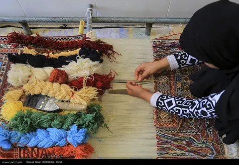تولید و آموزش عناصر اصلی موزه زنده گلیم و قالی است