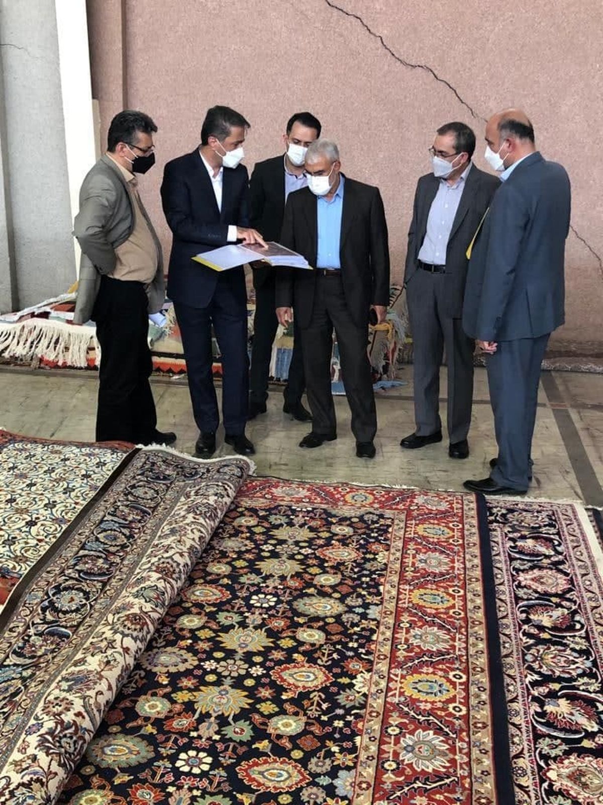 بازدید مدیر عامل موسسه اعتباری ملل از کارخانجات  شرکت سهامی فرش ایران 