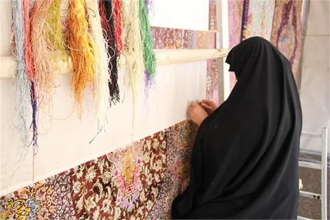مددجویان هنرمند قمی 195 تخته فرش بافتند
