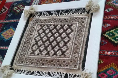رونمایی از قدیمیترین فرش خودرنگ سنگسری و سکه ضرابخانه سمنان