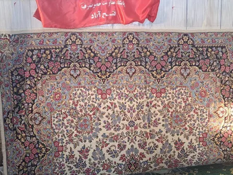 فرش های دستباف زنان فتح آبادی به کربلا می‌رود