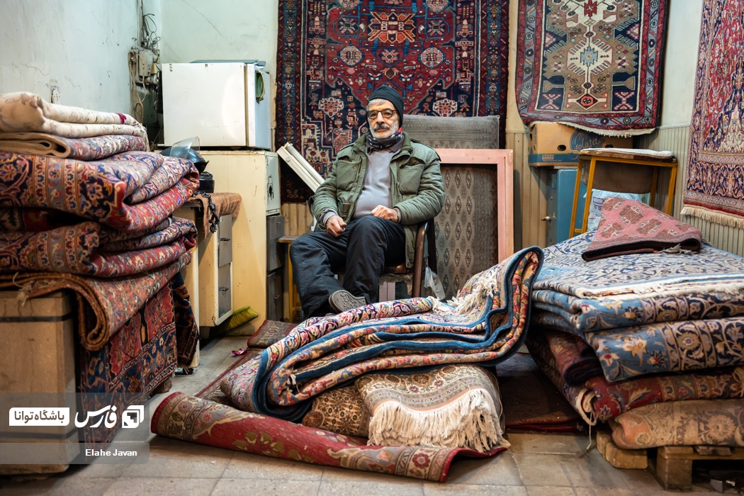 یکی از حجره داران قدیمی بازار فرش تهران