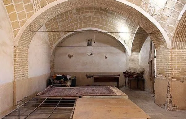 عمارت شرکت فرش کرمان؛ یک دهه وعده و بلاتکلیفی