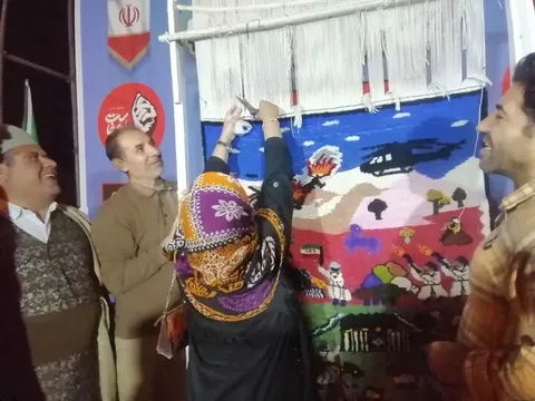 رونمایی از گلیم‌فرش «حماسه برنوها» در یاسوج